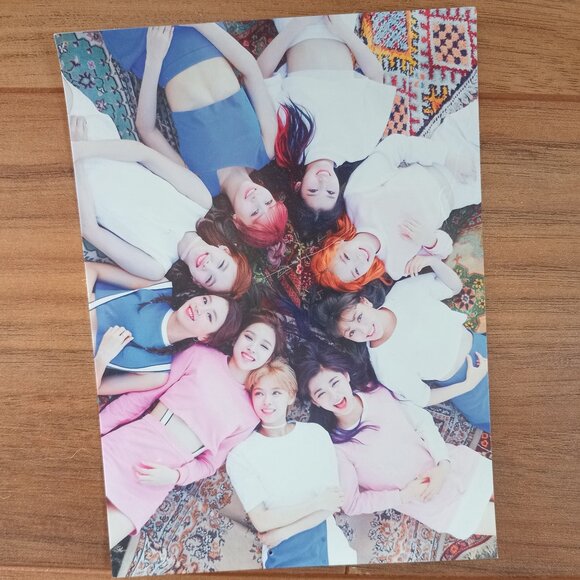 Lot Of Assorted Kpop Postcards (Random) - Picture 5 of 7